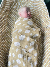 Load image into Gallery viewer, Giraffe Print Muslin Swaddle