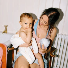 Load image into Gallery viewer, Pippeta Compact Hands Free Electric Breast Pump